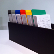 Kolorowe przekładki do kart czytelnika w pudełku