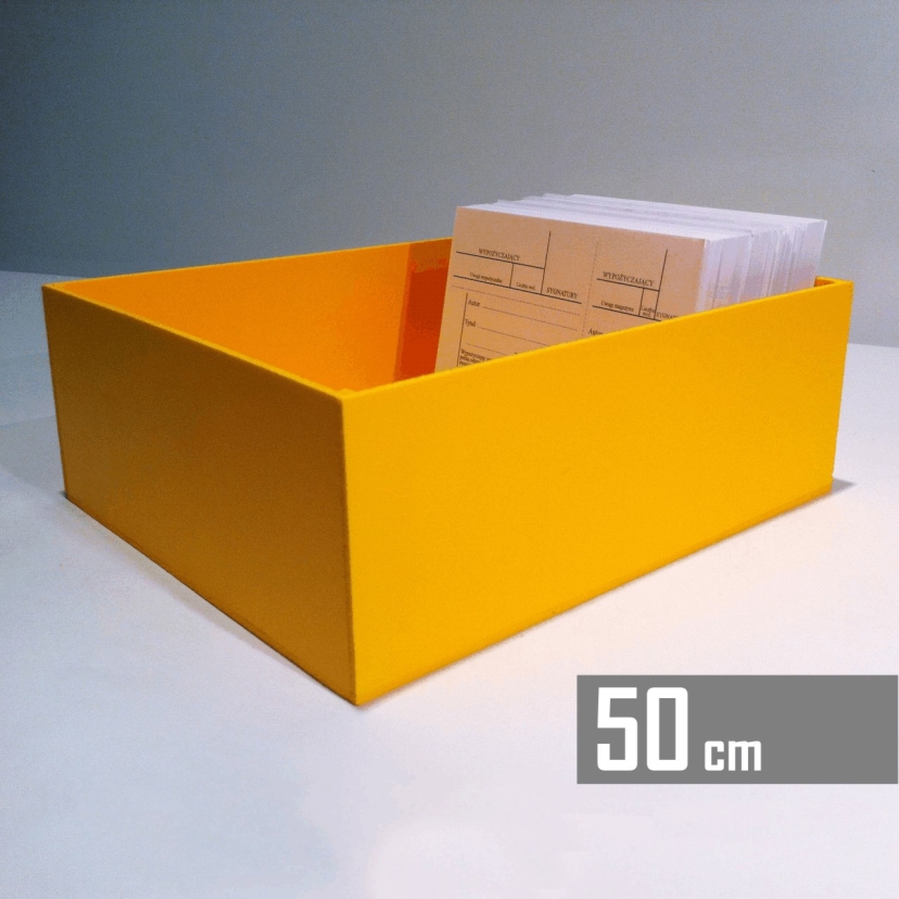 Pudełko na rewersy, monity w kolorze żółtym.