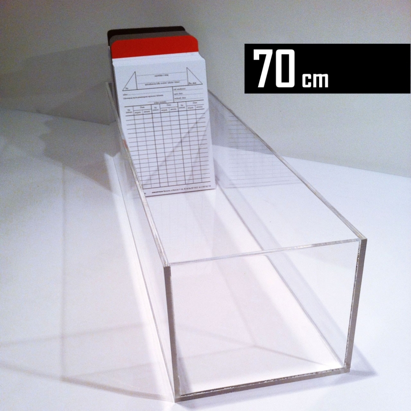 Pudelka na karty czytelnika wykonane z przejrzystej pleksi.