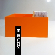 Pudełko na karty czytelnika w kolorze pomaranczowym.