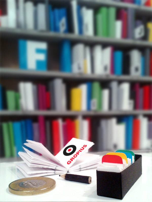 Miniaturowe wyposażenie biblioteki